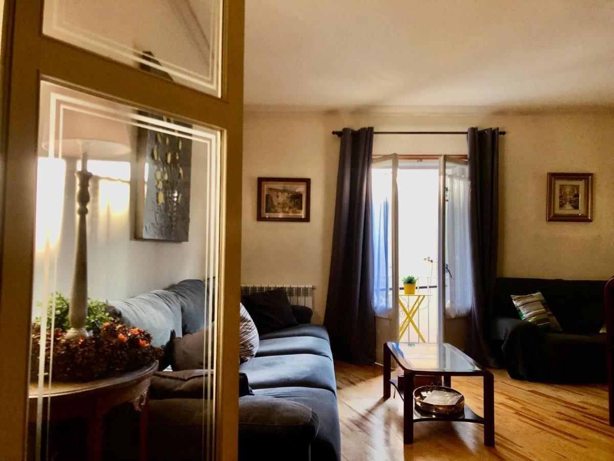 Maison Biscuit. Apartament A La Placa De La Vila Camprodon Exteriör bild