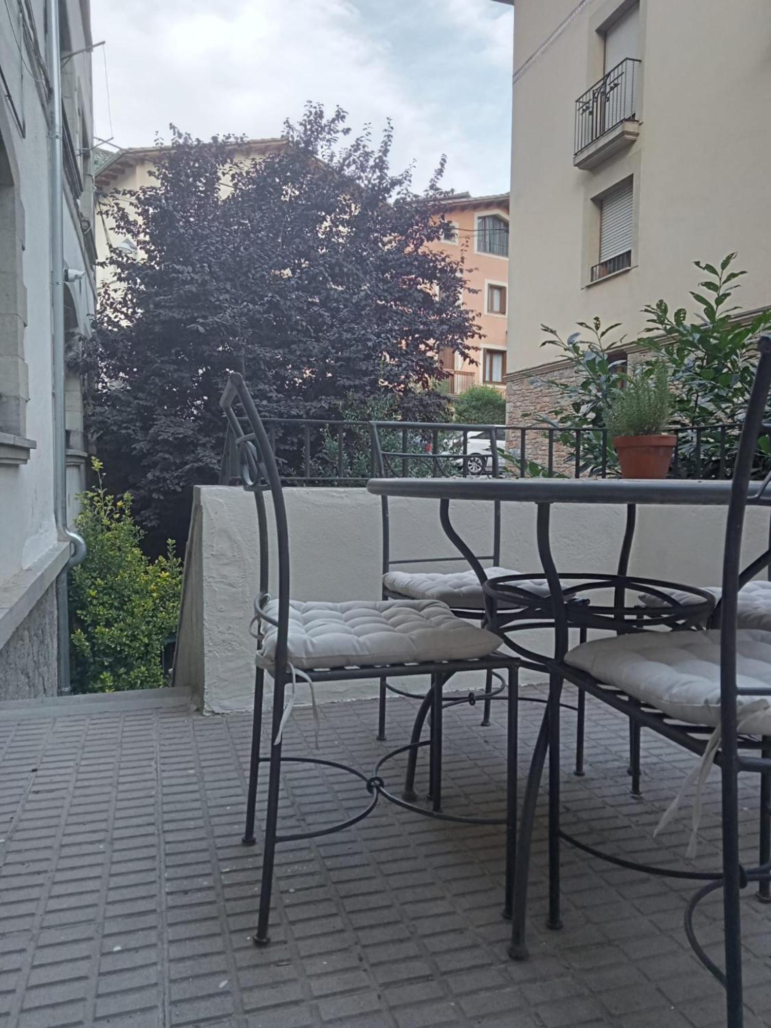 Maison Biscuit. Apartament A La Placa De La Vila Camprodon Exteriör bild